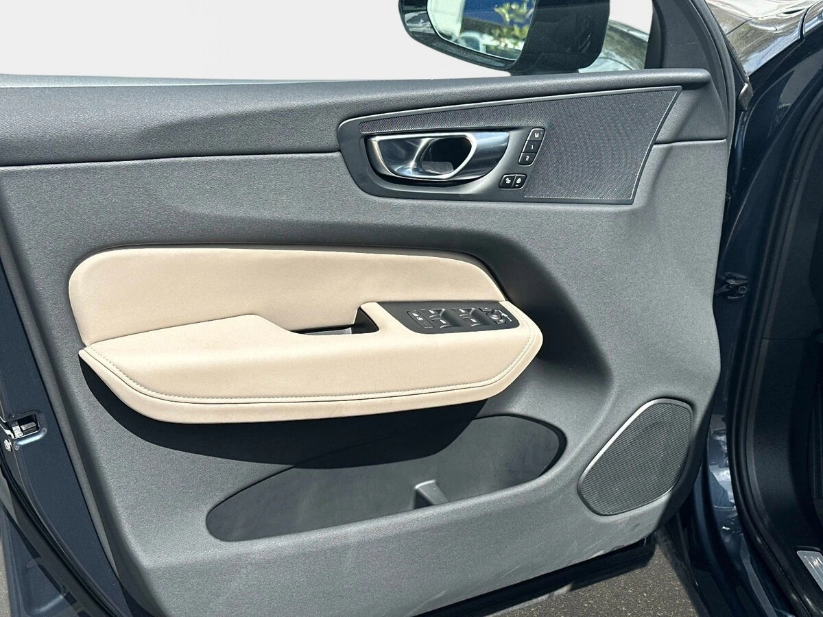 2026 Volvo - image 17