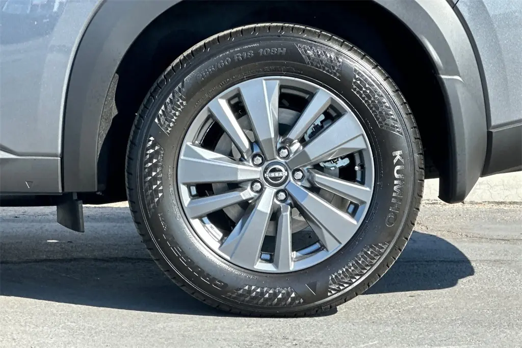 2025 Nissan Pathfinder SV photo 25