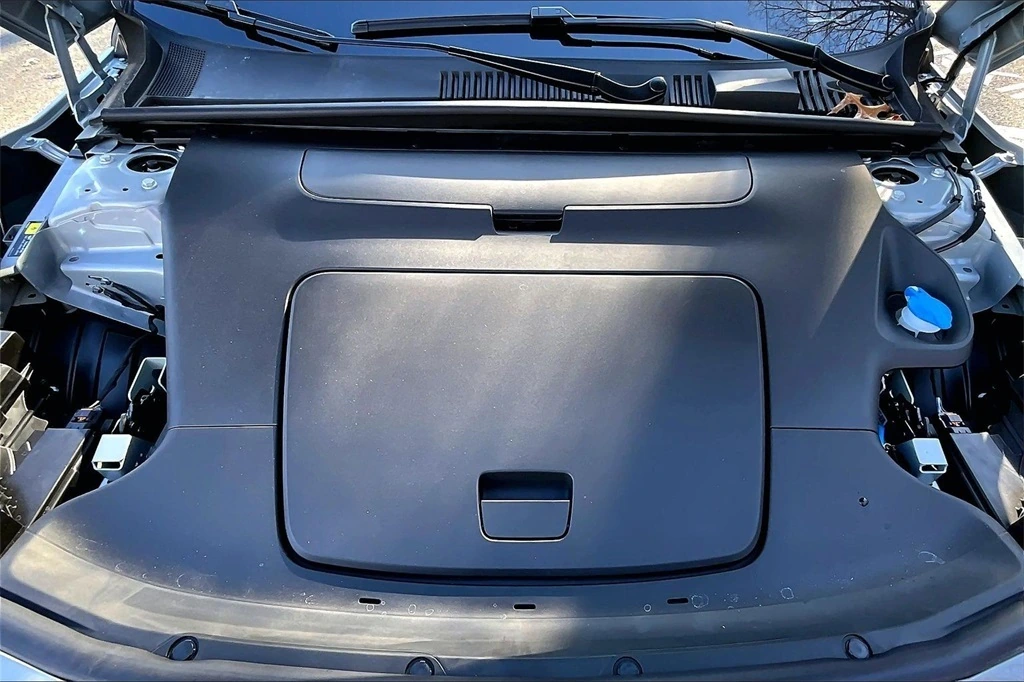 2026 Volvo - image 12