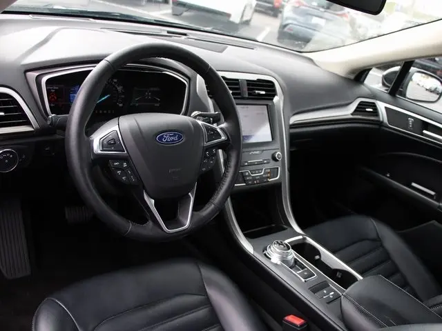 2020 Ford Fusion SEL photo 3