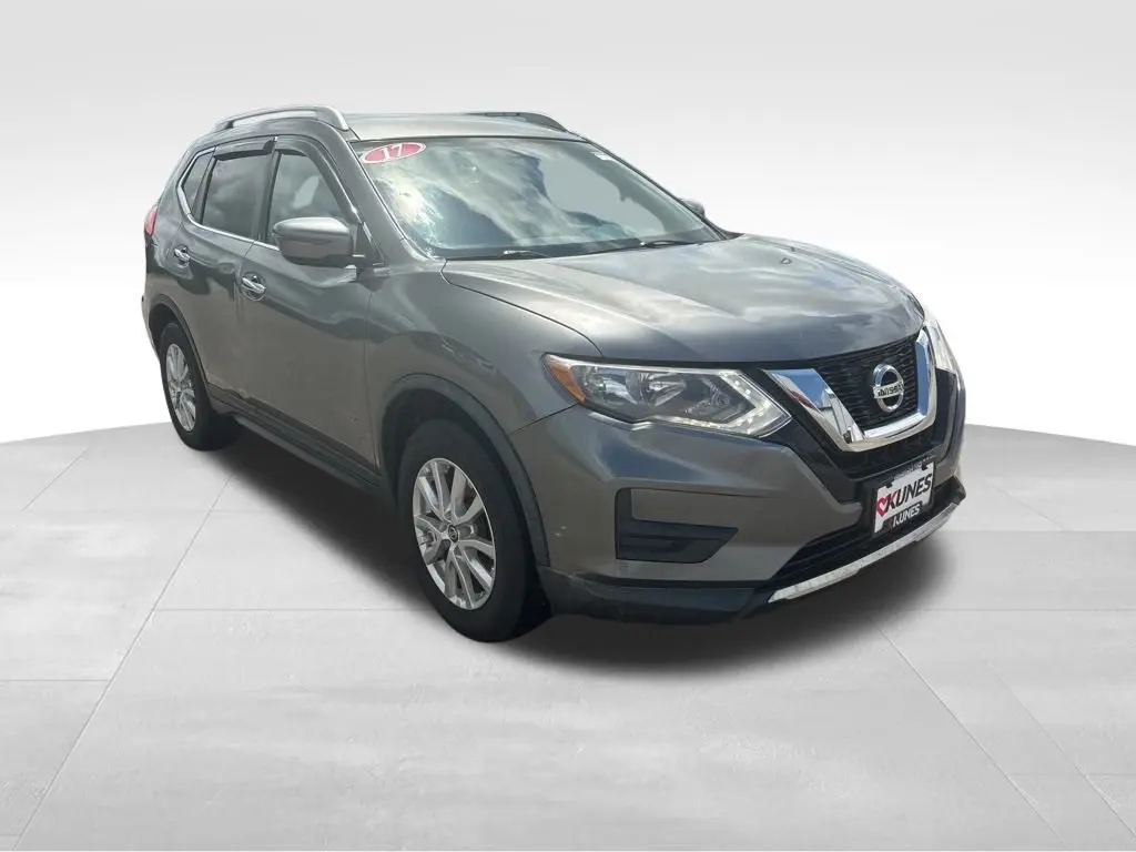 2017 Nissan Rogue SV photo 3