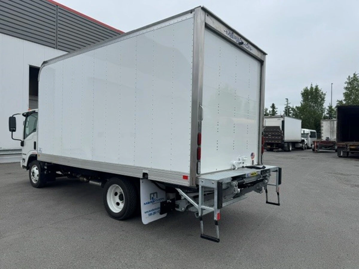 2026 Isuzu NPR — photo 2