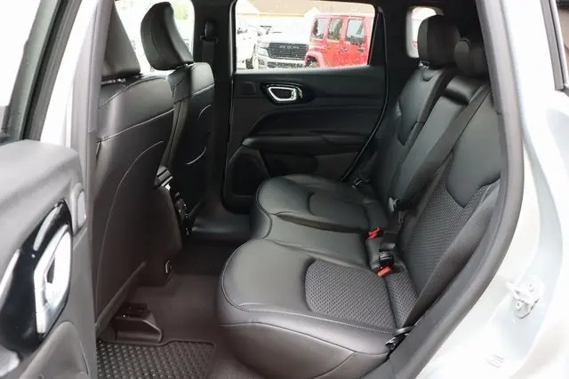2025 Jeep Compass Latitude photo 34