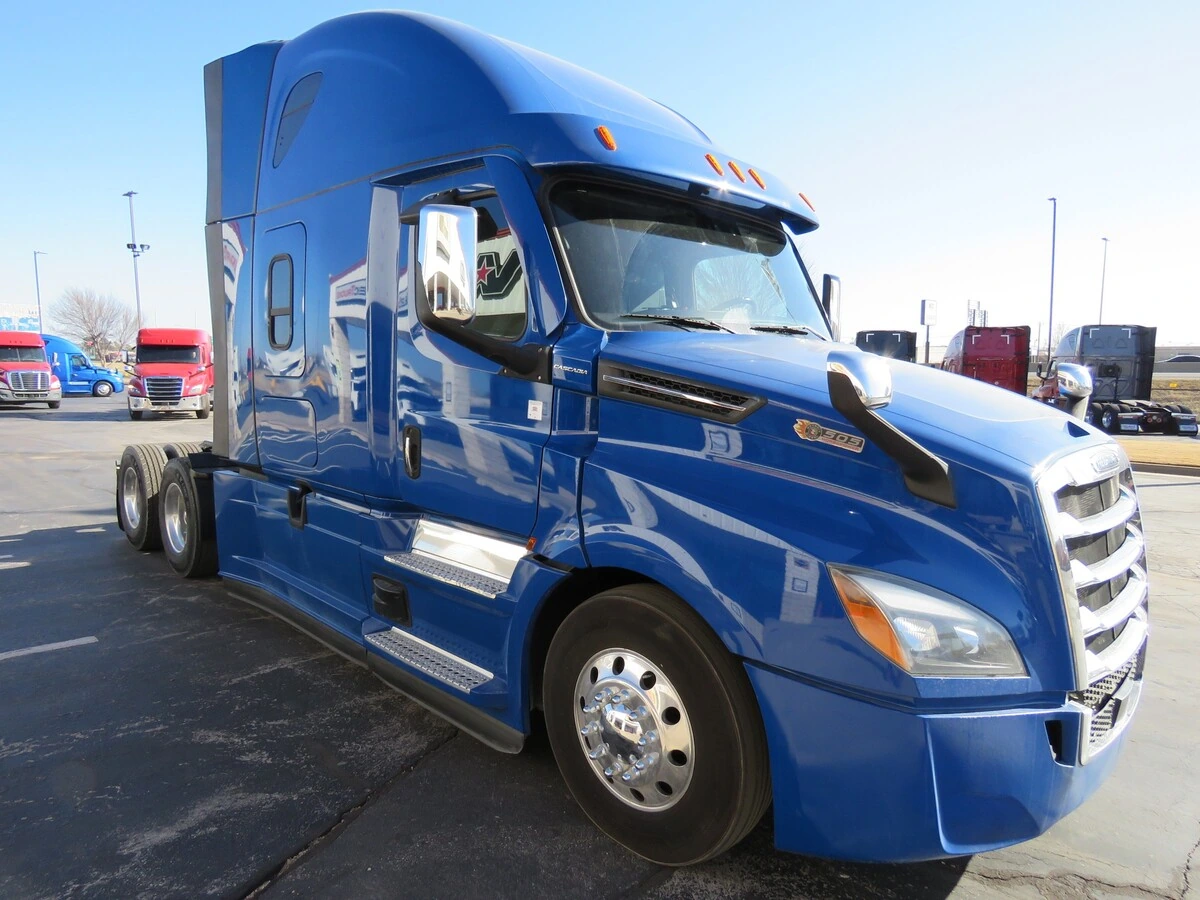 2022 Freightliner Cascadia - image 10