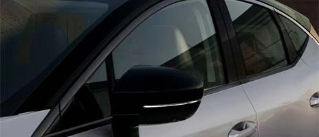 Side window moldings