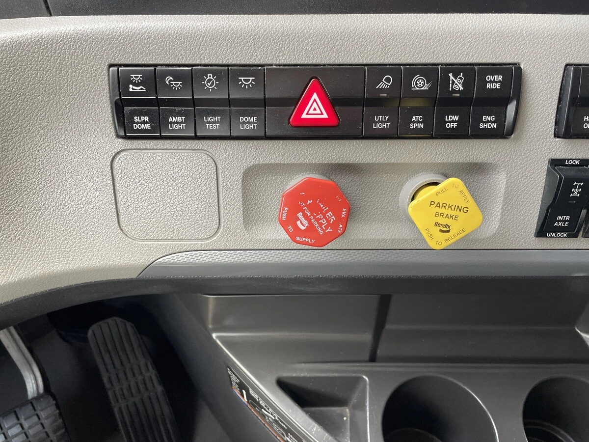 2021 Freightliner Cascadia - image 26