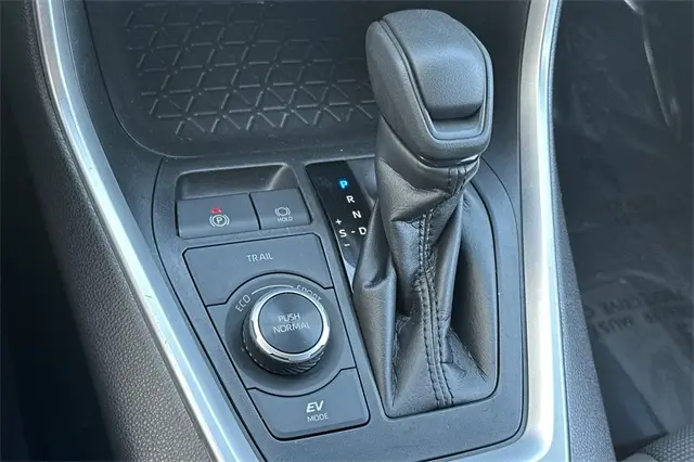 2024 Toyota RAV4 Hybrid LE photo 17
