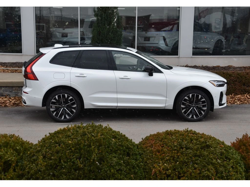 2026 Volvo - image 3