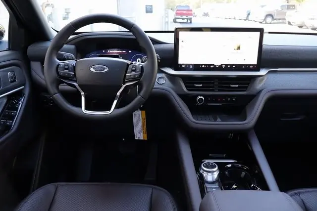 2025 Ford Explorer Platinum photo 4