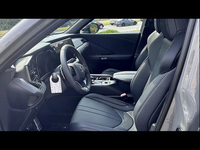 2026 Lexus TX 500h F-Sport Premium - Photo 13