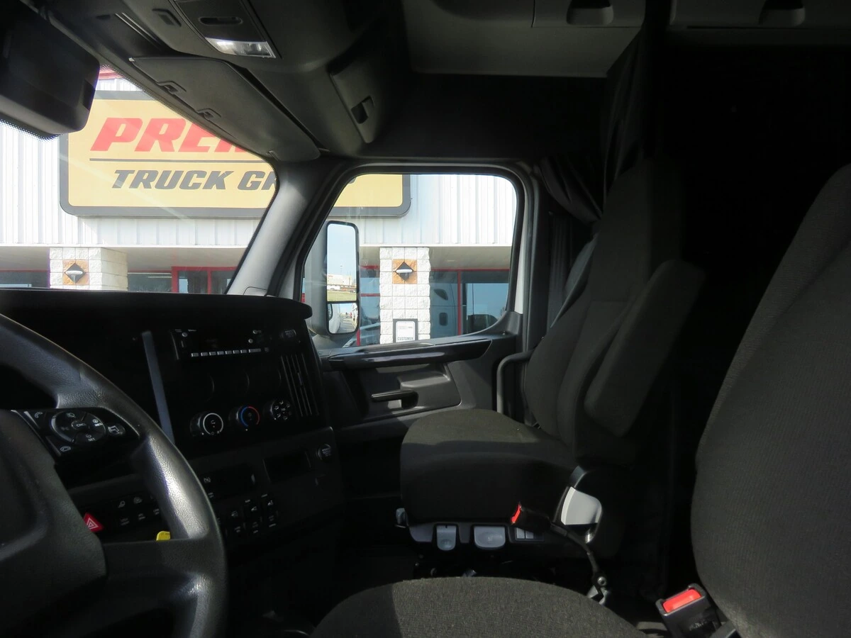 2023 Freightliner Cascadia - image 14