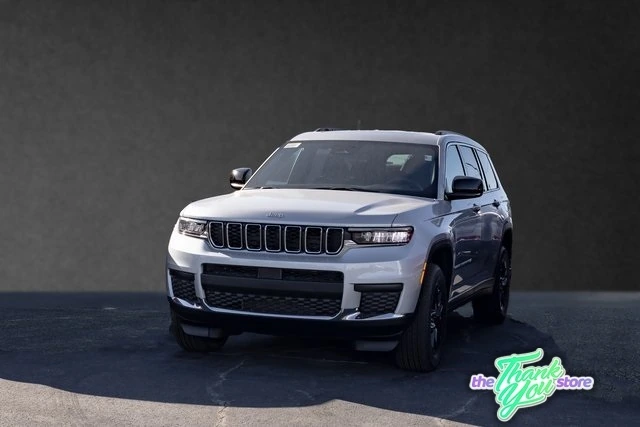 2025 Jeep Grand Cherokee L Laredo's photo
