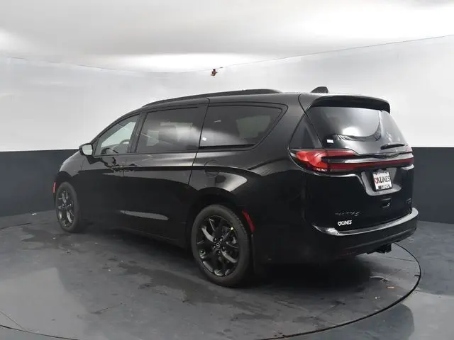 2026 Chrysler Pacifica Limited photo 4