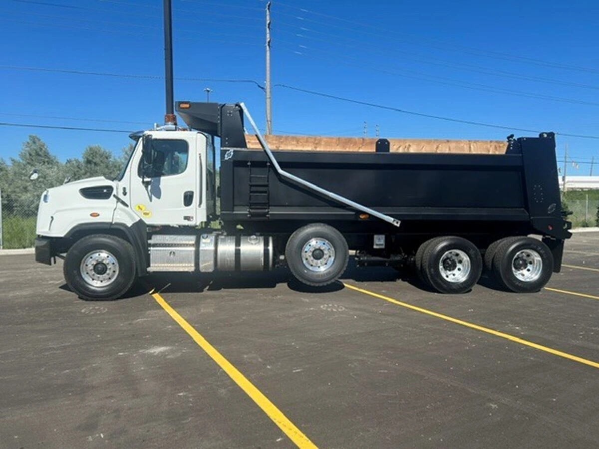 2027 Freightliner 114SD — photo 6