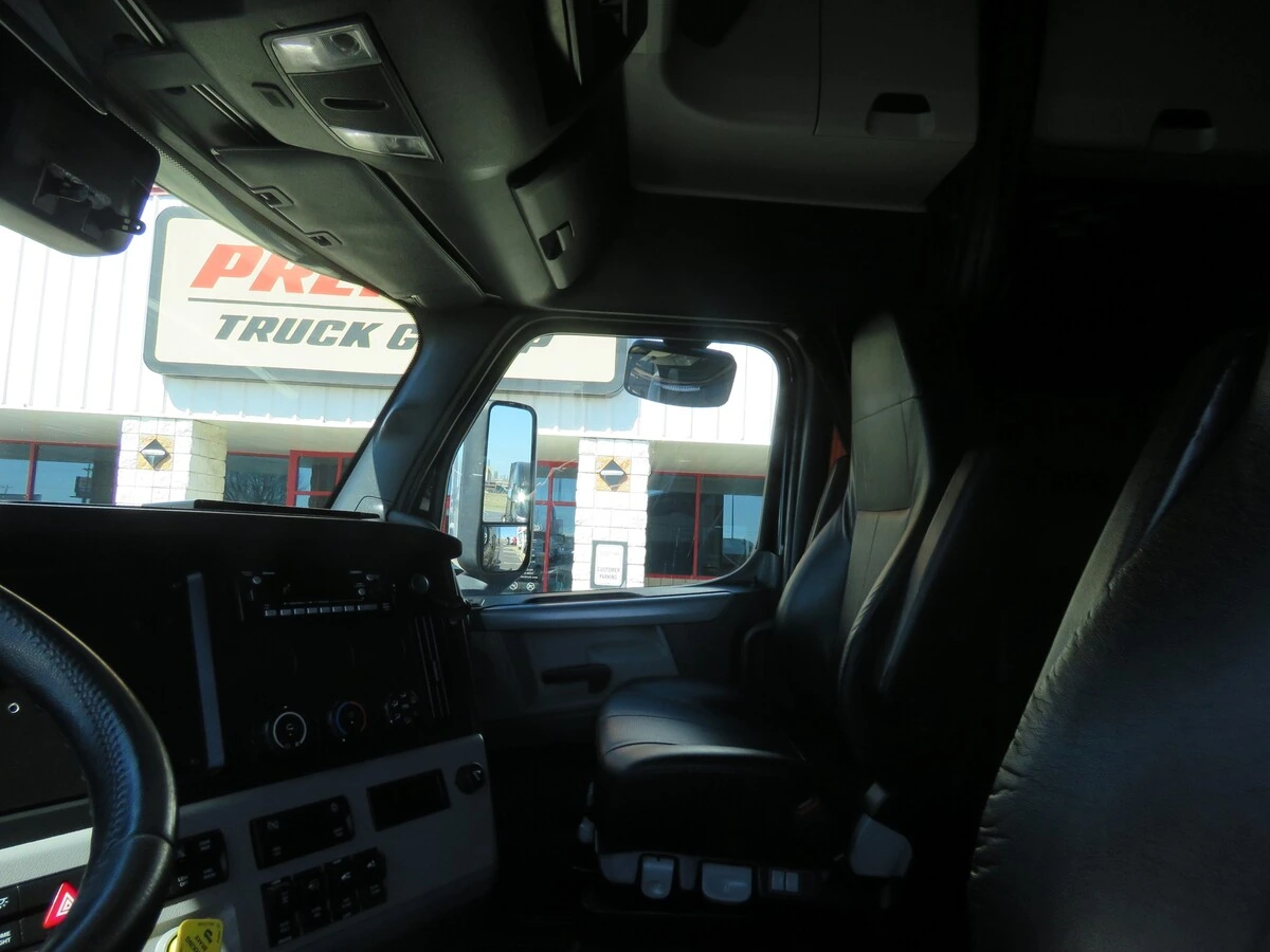 2022 Freightliner Cascadia - image 15