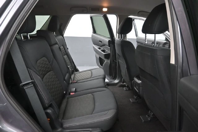 2025 Nissan Pathfinder SV - Photo 23