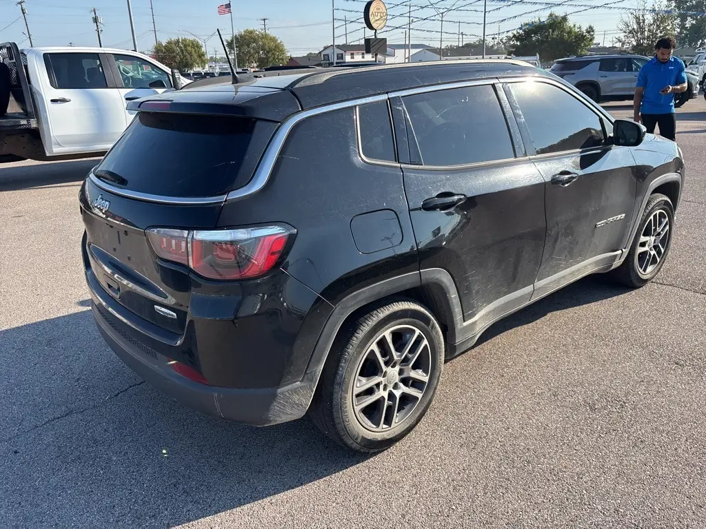 2019 Jeep Compass Latitude photo 3