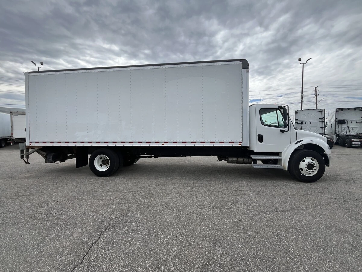2022 Freightliner M2 106 — photo 5