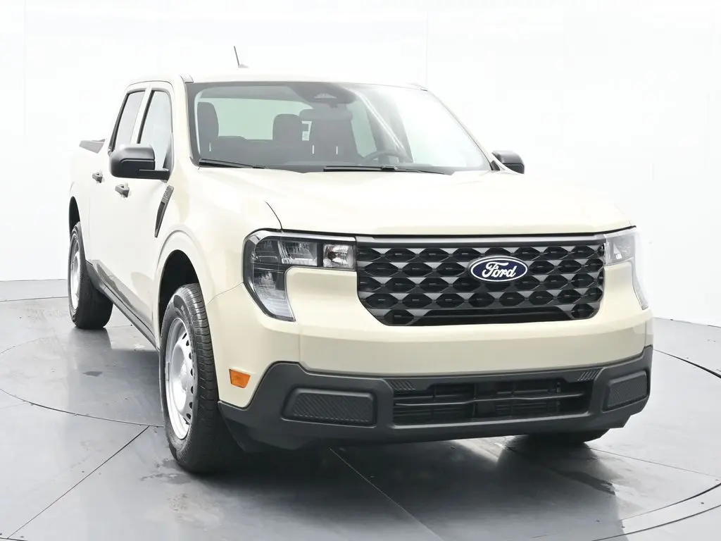 2025 Ford Maverick XL photo 2