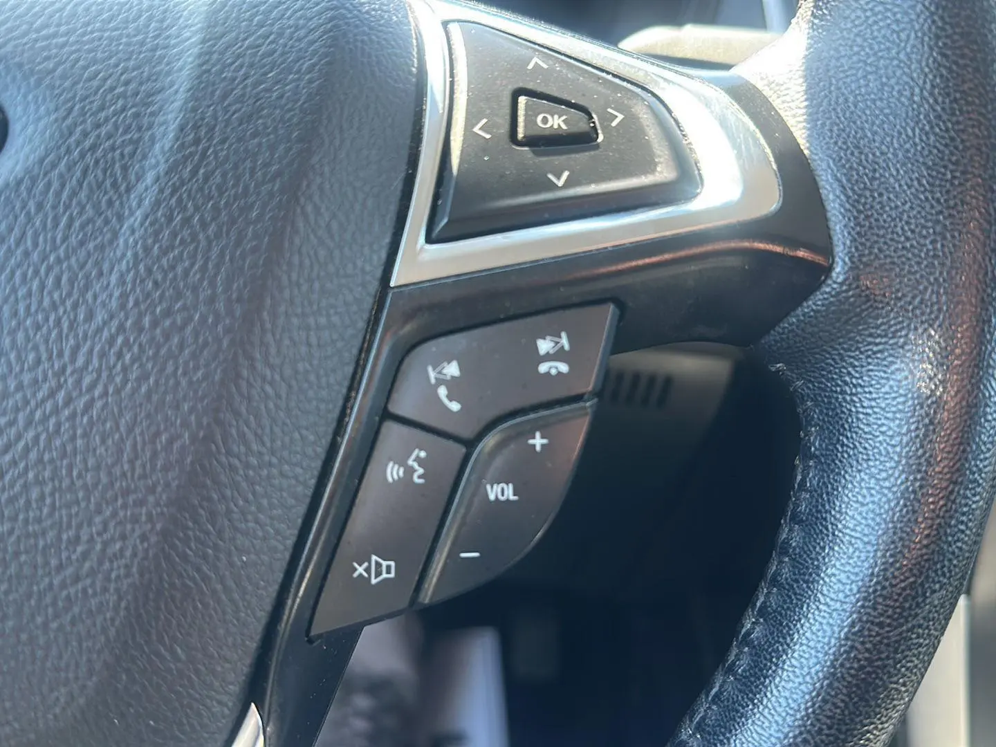 2023 Ford Edge SEL photo 13