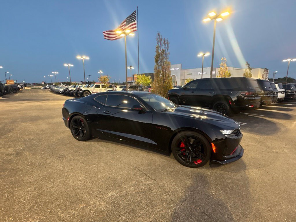 2022 Chevrolet Camaro 1LT RWD photo