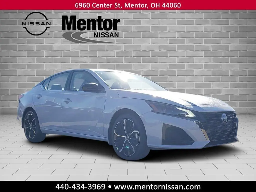2025 Nissan Altima SR's photo