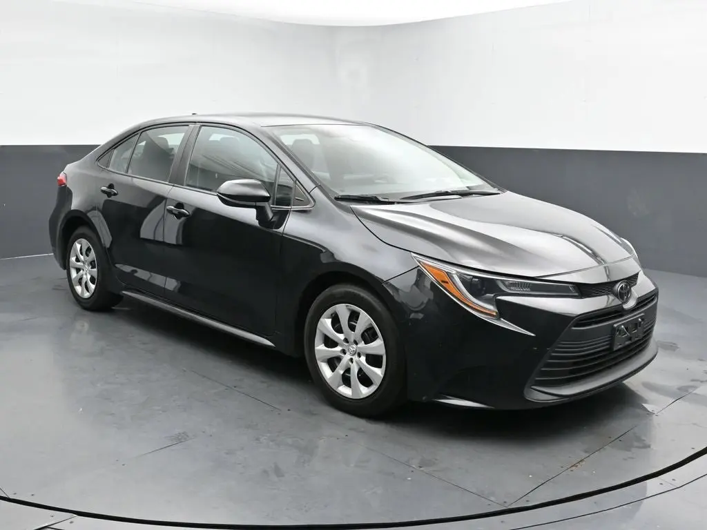 2023 Toyota Corolla LE photo 2