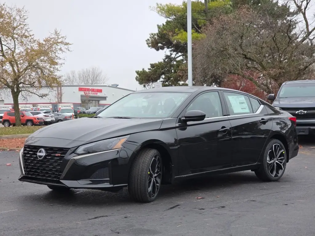 2025 Nissan Altima 2.5 SR photo 3