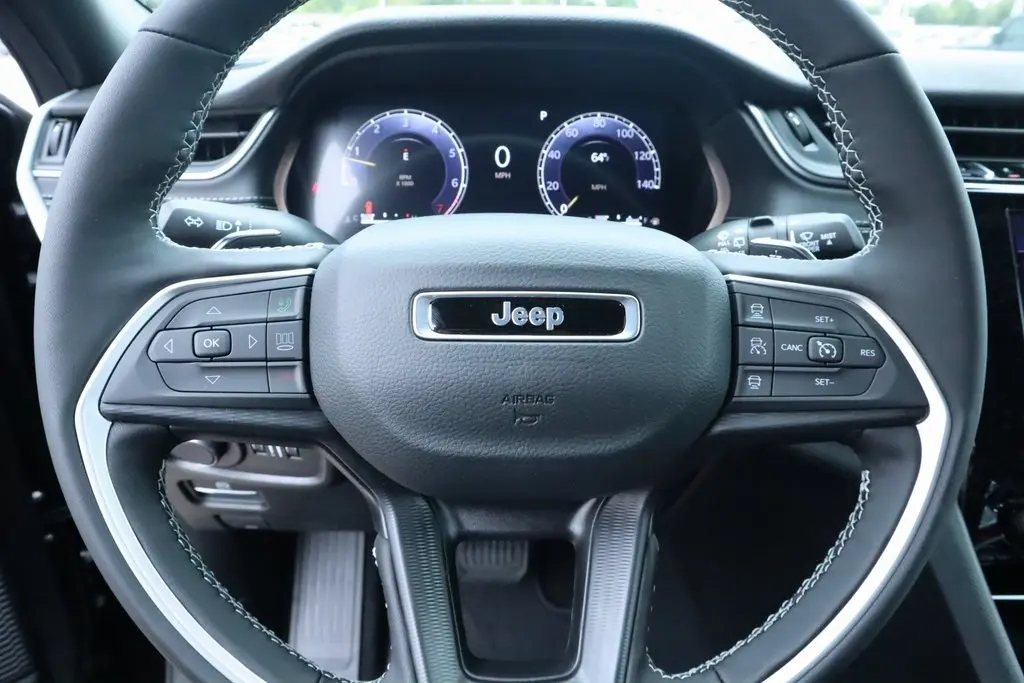 2025 Jeep Grand Cherokee Altitude X photo 2
