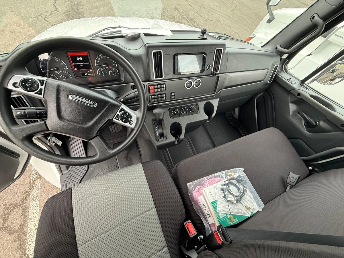 2027 Freightliner M2 106 — photo 7