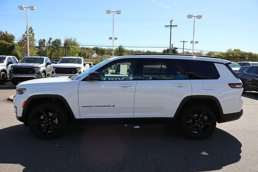 2024 Jeep Grand Cherokee Laredo photo 24