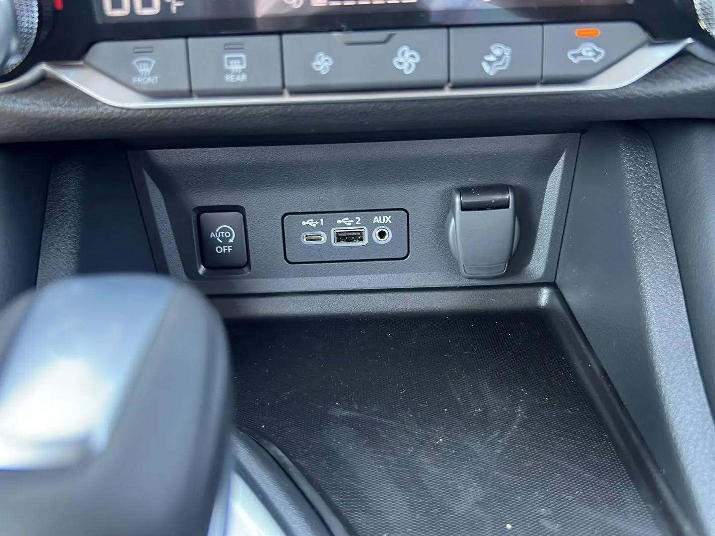 2025 Nissan Sentra SR photo 18