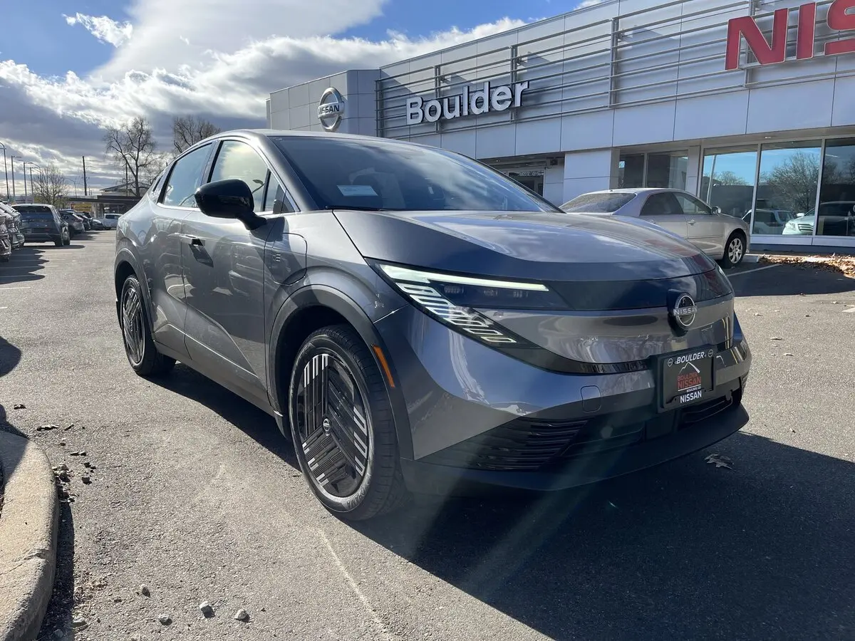 2026 Nissan Leaf S photo 2