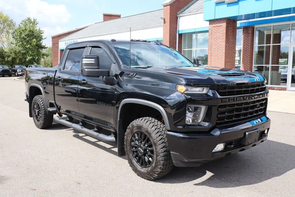 2022 Chevrolet Silverado LTZ photo 3
