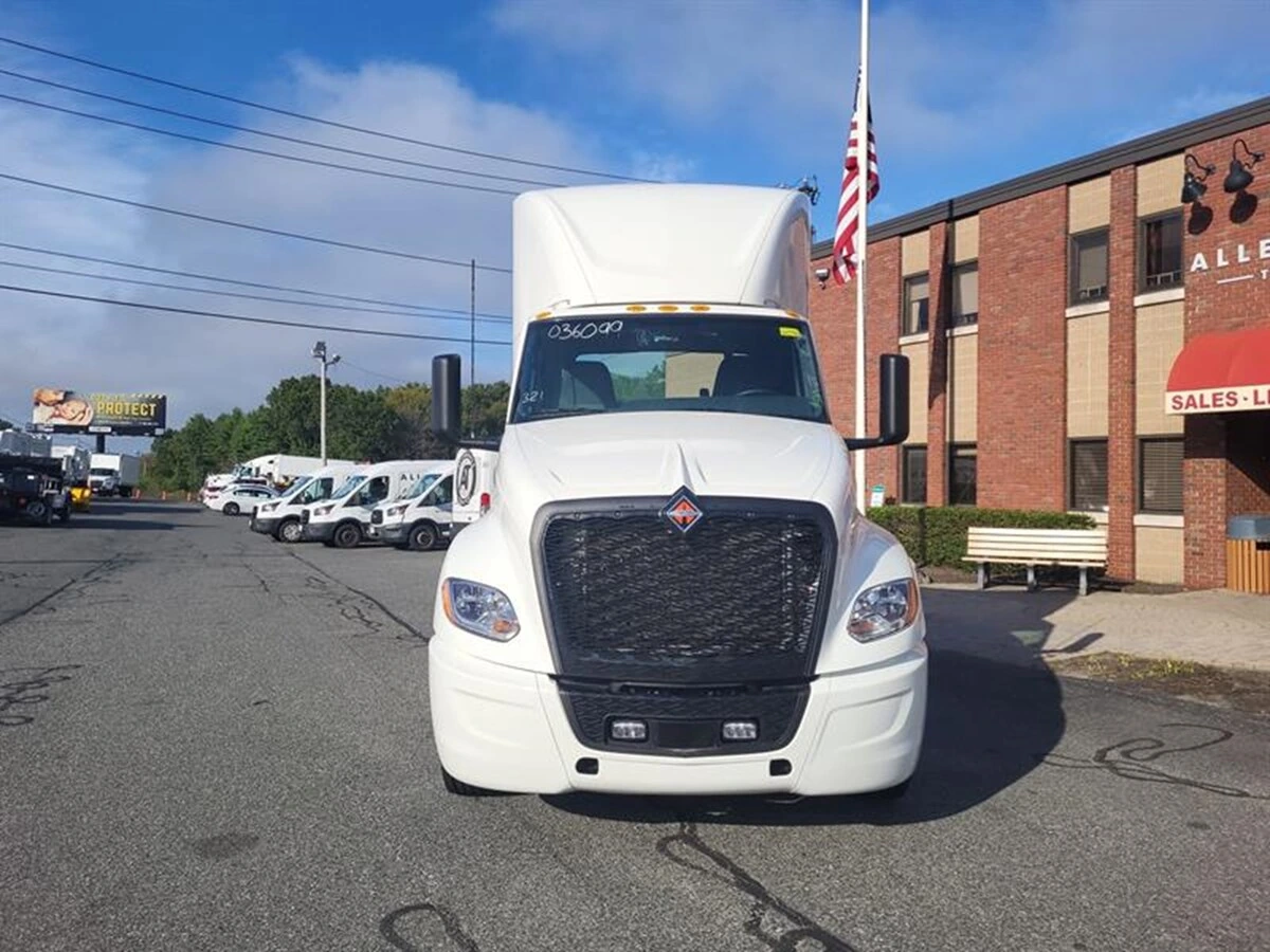 2025 International LT - image 2