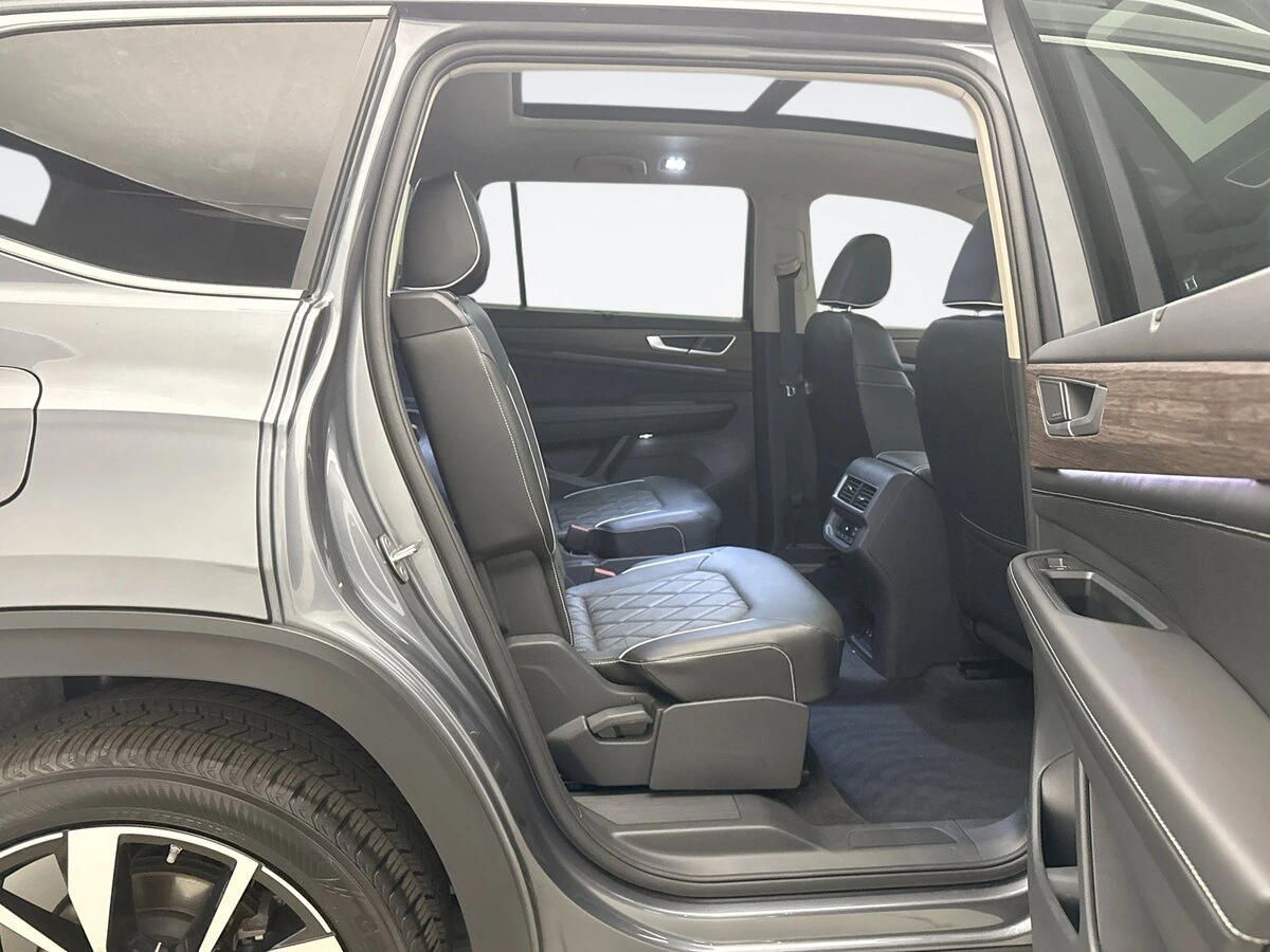 2024 Volkswagen Atlas SEL Premium R-Line - Photo 21
