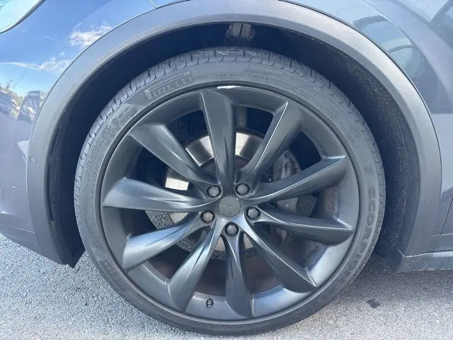 2017 Tesla Model X 75D photo 4