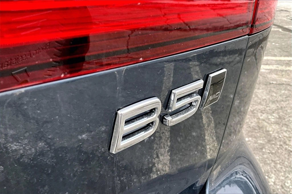 2026 Volvo - image 9