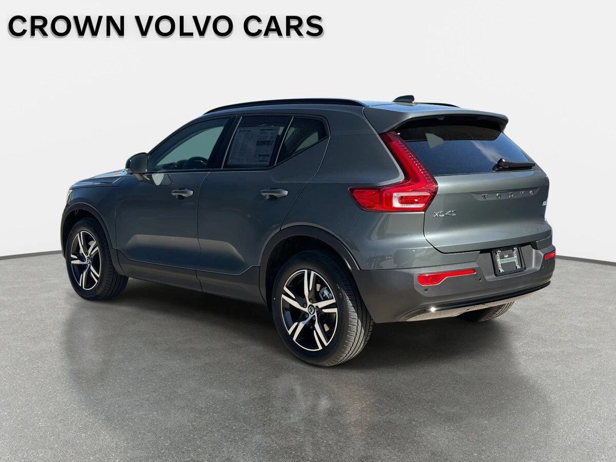 2026 Volvo - image 7