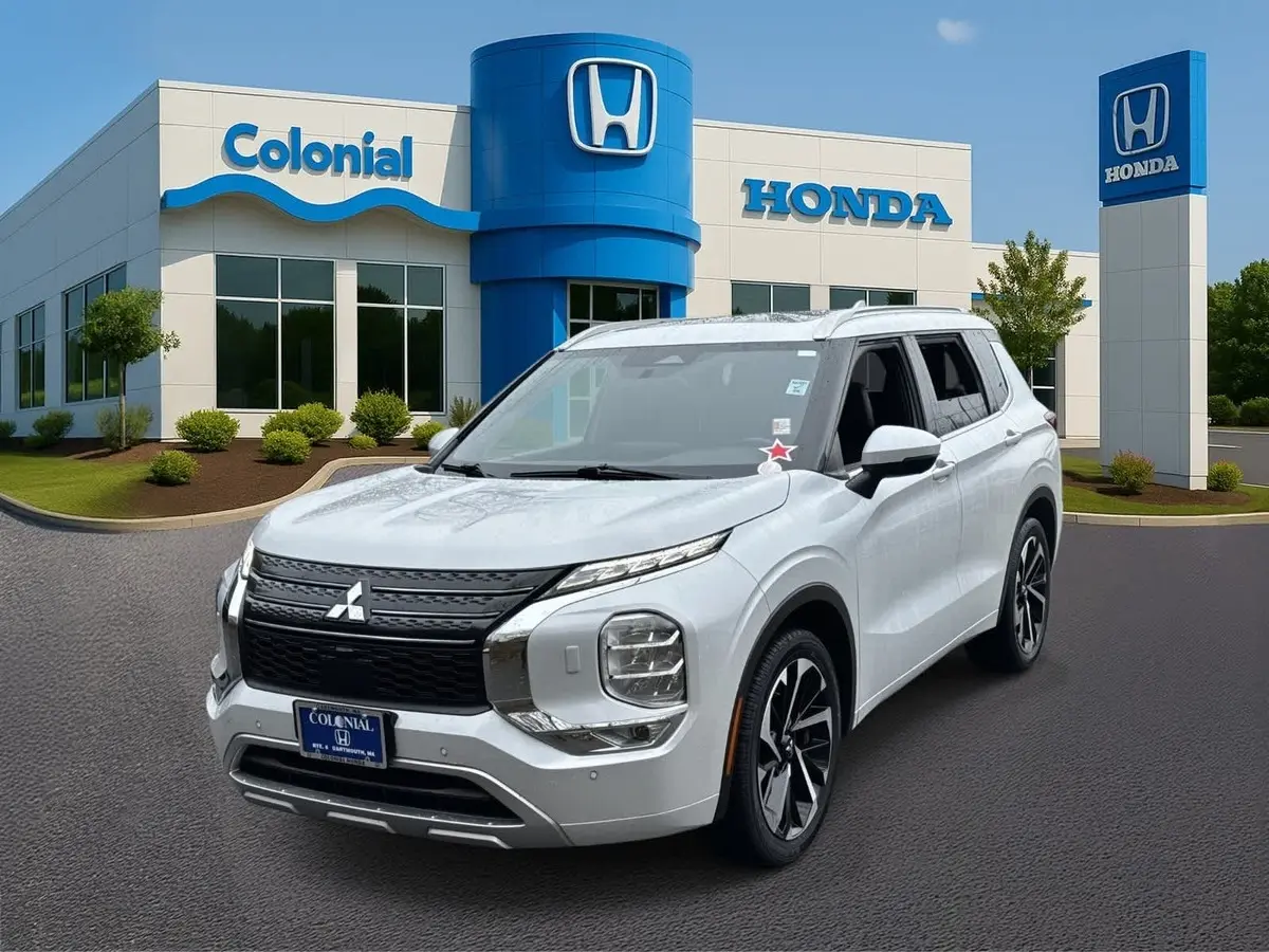 2022 Mitsubishi Outlander SEL's photo