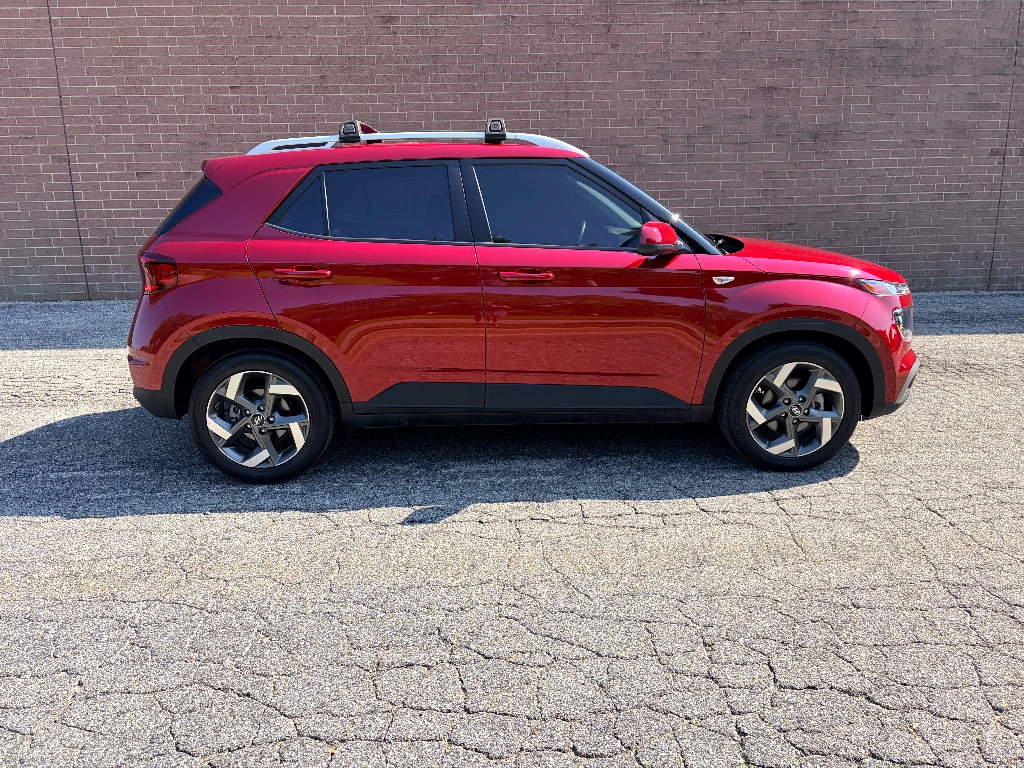 2025 Hyundai Venue SEL - Photo 7