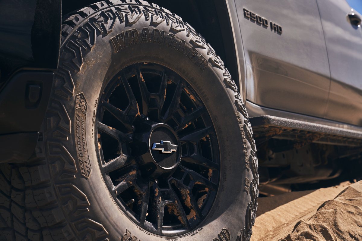 2023 Chevrolet Silverado HD ZR2 Tire