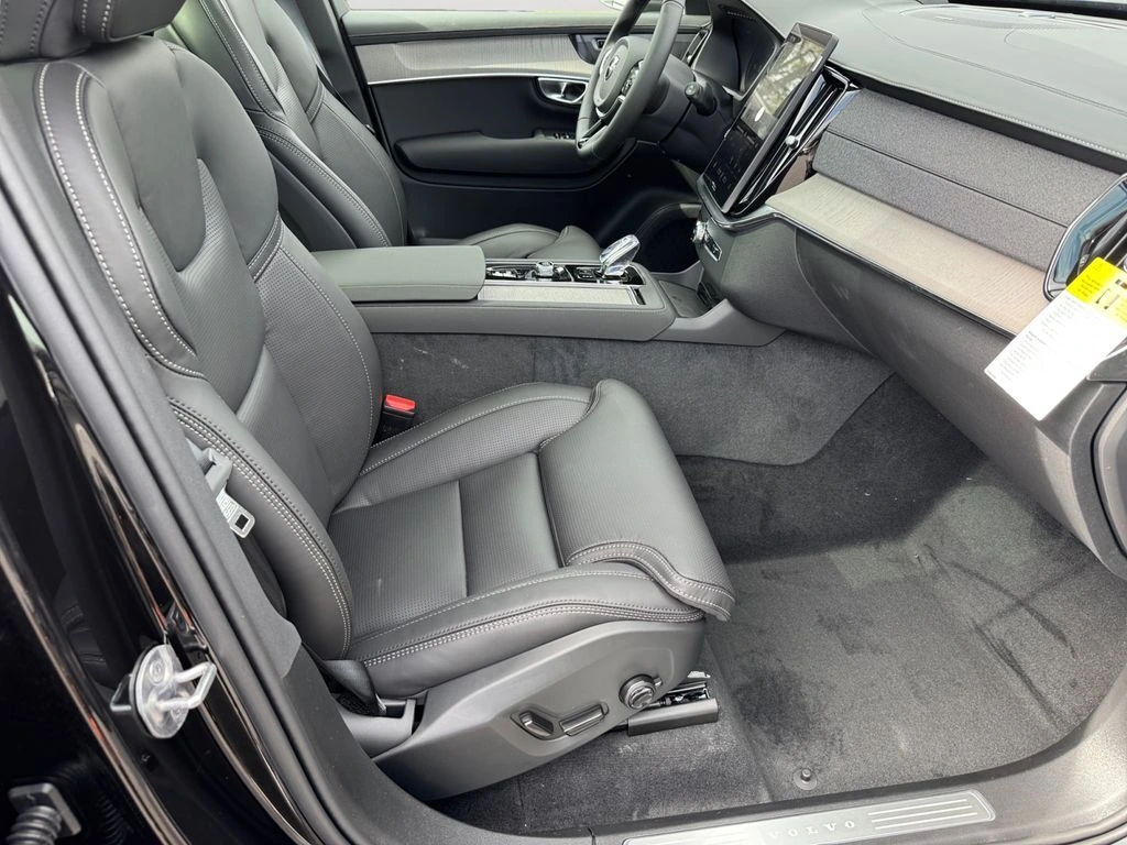 2026 Volvo - image 7