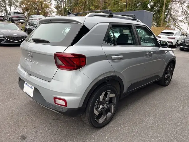 2021 Hyundai Venue SEL Denim photo 4