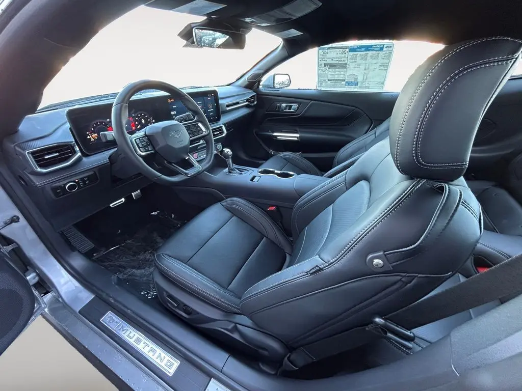 2025 Ford Mustang EcoBoost Premium photo 13