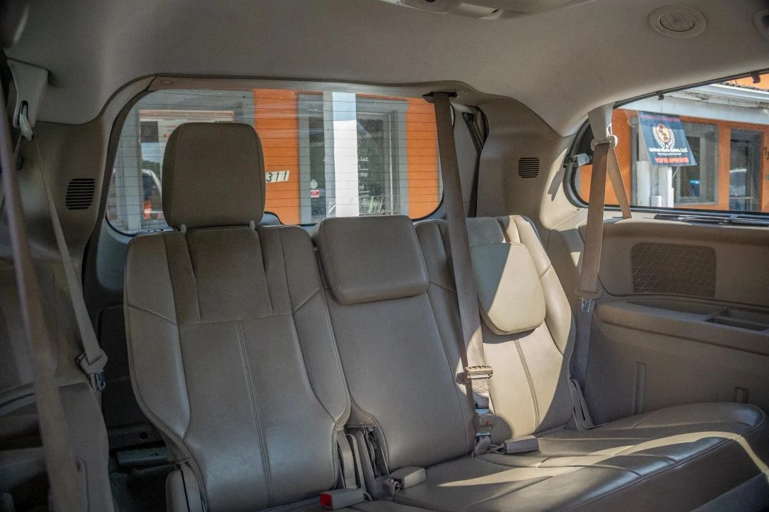 2015 Chrysler Town & Country Limited Platinum - Photo 26