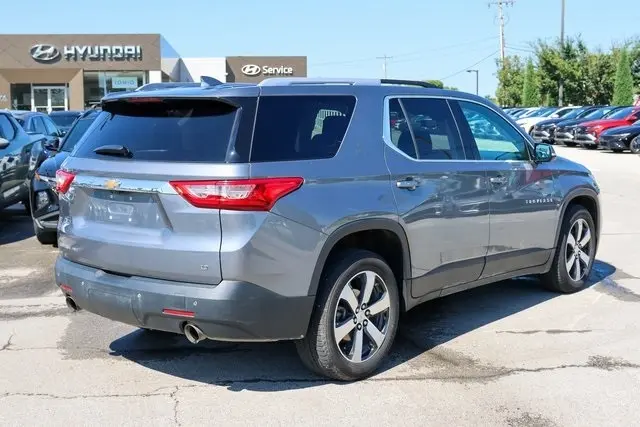 2018 Chevrolet Traverse 3LT photo 2