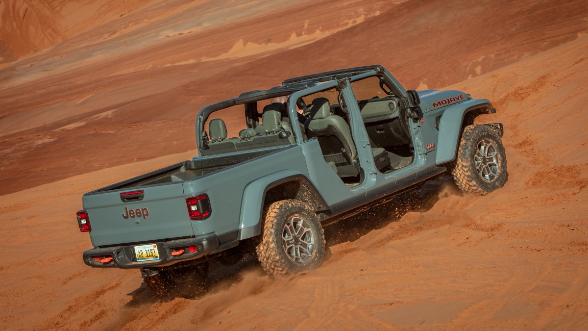 2026 Jeep Gladiator Exterior Passenger Side Rear Profile