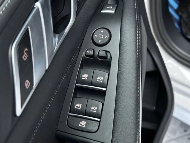 2026 BMW X5 M60i - Photo 16