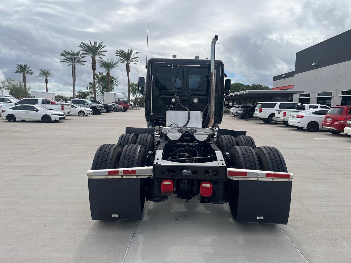 2021 Freightliner Cascadia in Phoenix, AZ — photo 4